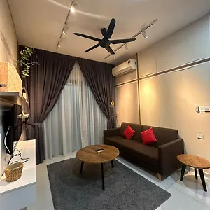 Guest house Ayuzizan Countrygarden Dangabay Jb *