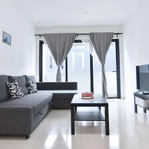 Chic Suasana Jb Cozy With Balcony Apartment