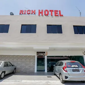 Hotel Super Oyo 89495 Rich 2*