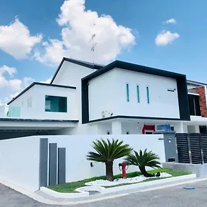 Holiday home Rini Homestay Johor Bahru