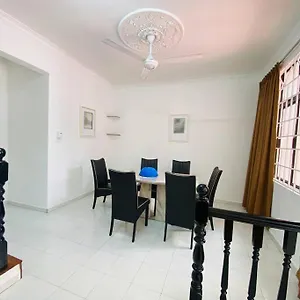 Johor Lovy Ros Homestay/12pax/wifi/ikea Jusco