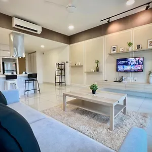 Apartment Royale Midvalley Netflix Pools 4 Pax Johor Bahru