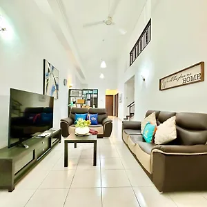 Holiday home Boho Bliss. Taman Molek @ 4 Bed,2 Bath Near Jusco Tebrau
