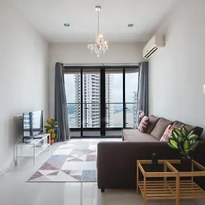 A Stylish 2br Water Views Free Parking * Johor Bahru