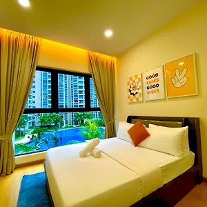 泳池景休闲家庭套房3房3厕6-10人适合家庭入住金海湾@danga Bay Johor Bahru