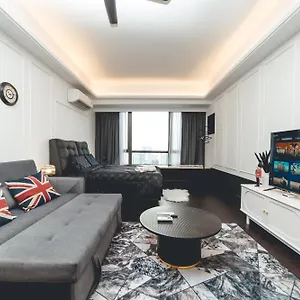 R&f Ebon Elegance 1br 5mins Ciq By Our Apartment *
