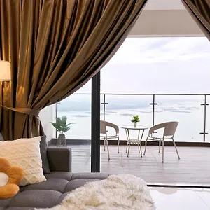 Muji Full Seaview Royal With 2carparks Foc Netflix Access And Youtube Premium 3beds 3bath For 6-12pax By Minshuku