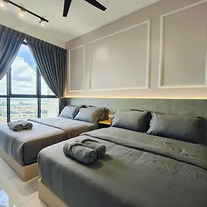 Apartment Sky Trees 22-b 4pax, Bukit Indah, Aeon, Legoland, Netflix