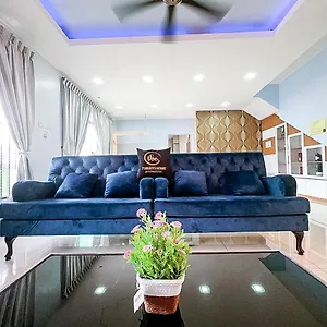 Taman Desa Tebrau By Uha Holiday home *