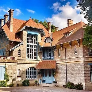 Chateau La Megene Bed & Breakfast